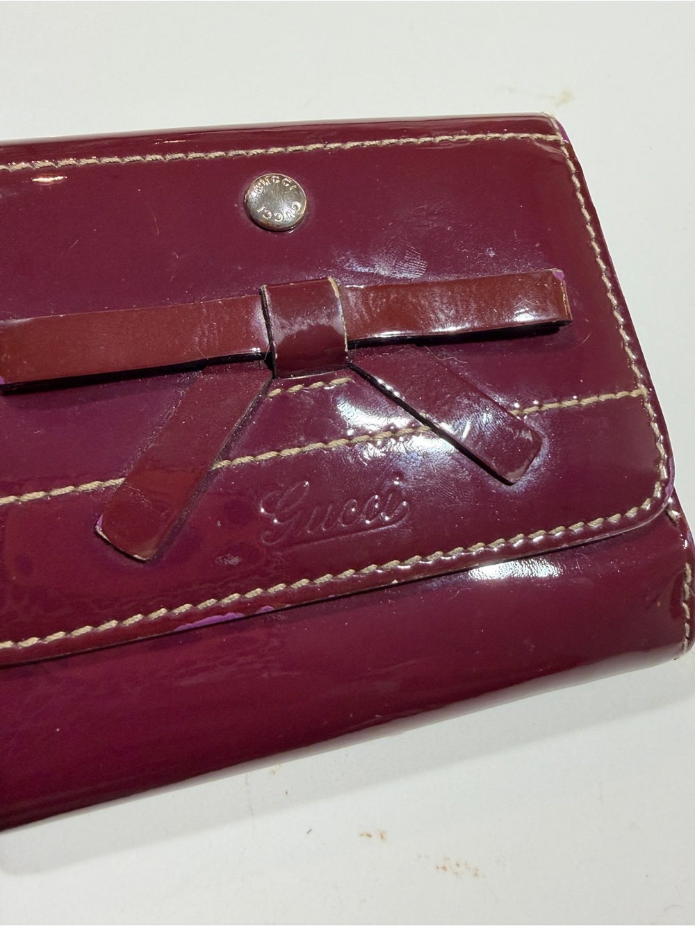 GUCCI Patent Leather Bow Accent Compact Wallet - Burgundy - Picture 3 of 8